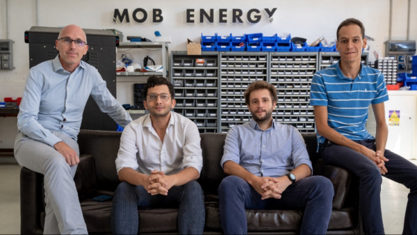 De gauche à droite : Sébastien Ricci (DG), Salim El Houat (Président), Maxime Roy (COO), Ilyass Haddout (CTO) de Mob-Energy.