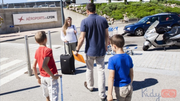 KidyGo propose depuis l'été 2016 un service d'accompagnement des enfants dans leur voyage en avion.